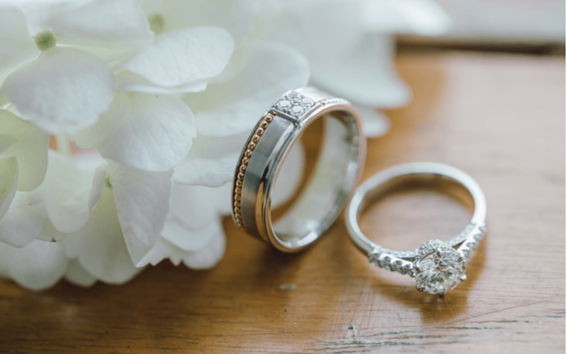 有名ブランドの結婚指輪、買取り相場は？