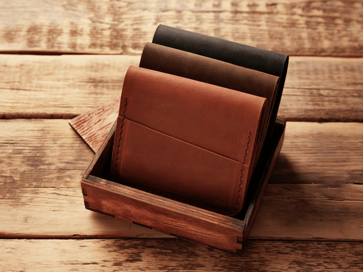財布に使われる革の種類とお手入れ方法